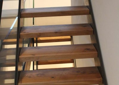 Escalier avec marche en bois massif brossé
